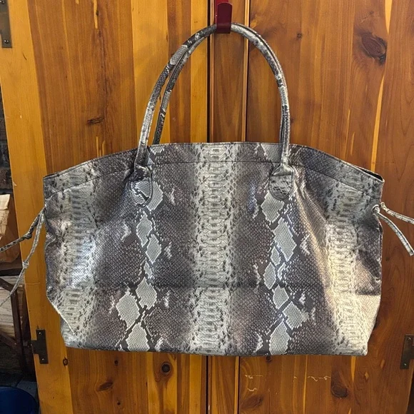 DSW Snakeskin Pattern Tote Bag - Picture 1 of 4